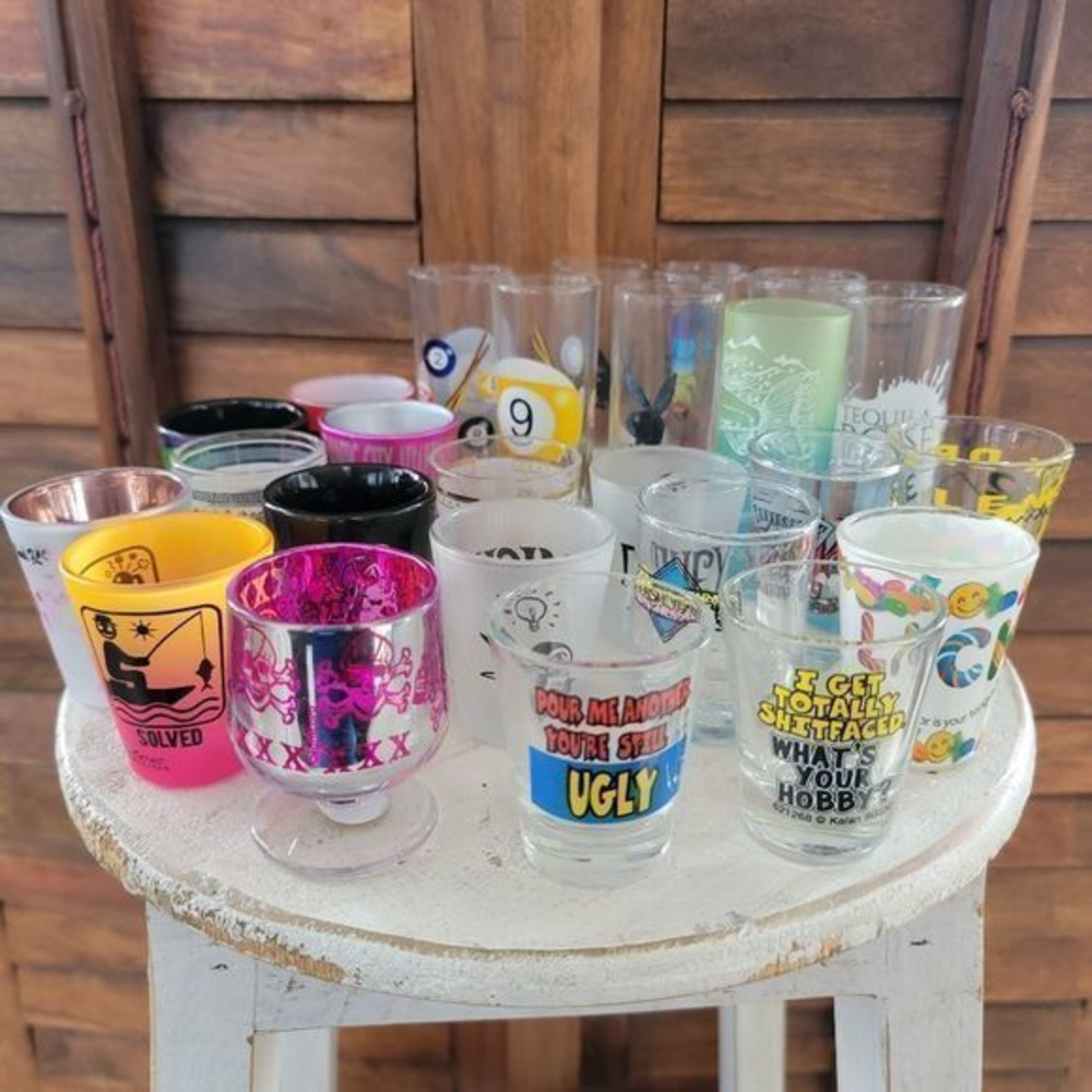 Lot of 25 Vintage Shot Glass Barware Souvenirs‎ Cities States fishing